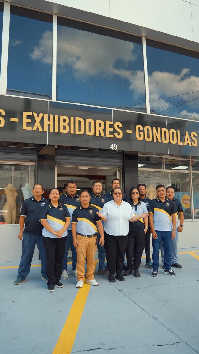 Equipo de Display Universal frente a la tienda